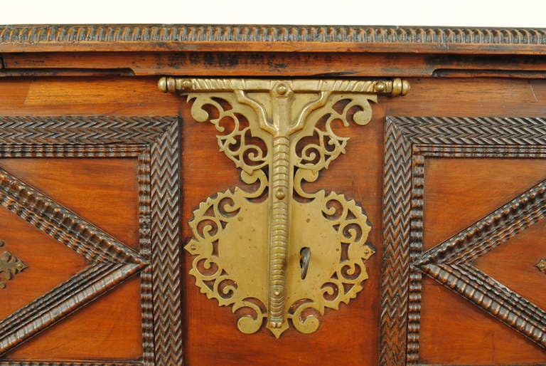 A Late 17th Century Portuguese Rosewood and Brass Mounted 1-Drawer Trunk In Excellent Condition In Atlanta, GA
