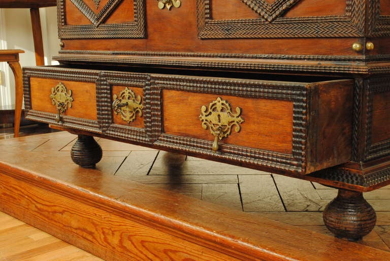 A Late 17th Century Portuguese Rosewood and Brass Mounted 1-Drawer Trunk 1