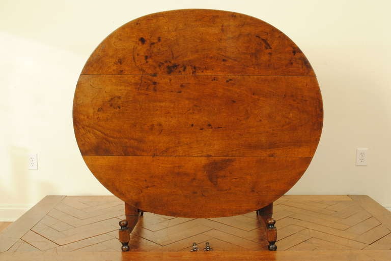 A Rare French Late Neoclassic 2nd Quarter 19th Century Oval Walnut Dining Table 3