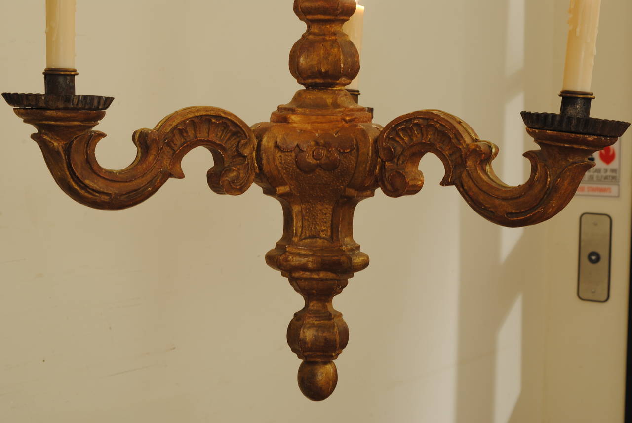 Italian Rococo Carved Giltwood Three-Light Chandelier, 18th Century In Excellent Condition In Atlanta, GA