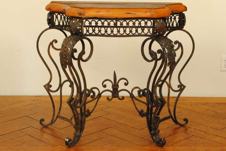 the shaped pinewood top with thick molded edge above a conforming iron framework

Please go to www.robuck.co to see our complete inventory.
