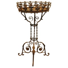 Un porte-plante de style baroque italien en fer forgé et métal doré