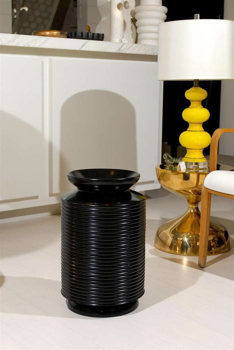Black Ribbed Vase In Excellent Condition For Sale In Atlanta, GA