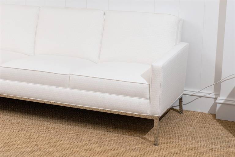 Clean-Lined Sofa In Excellent Condition For Sale In Atlanta, GA
