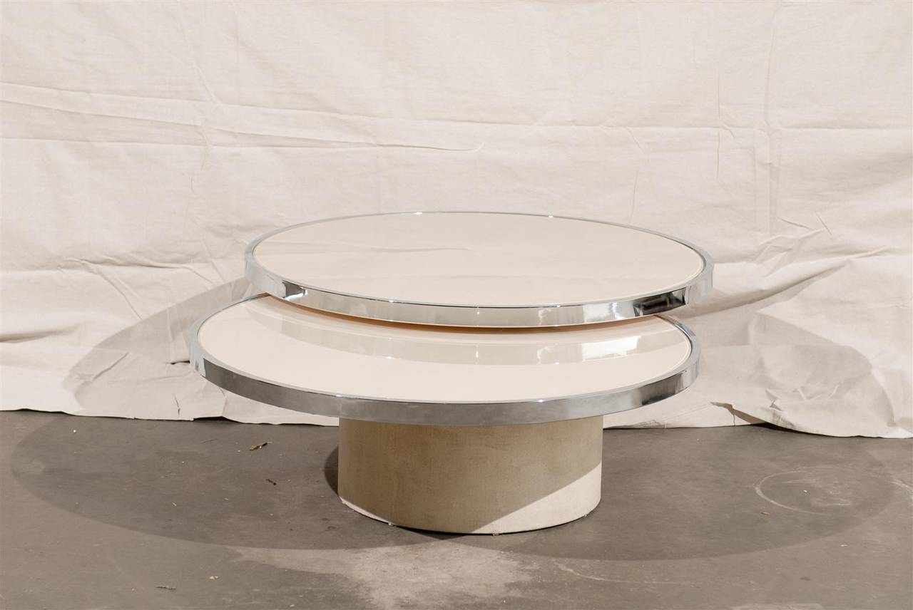Mid-Century Round Rotating Glass Coffee Table in the Style of Rougier In Good Condition In Atlanta, GA
