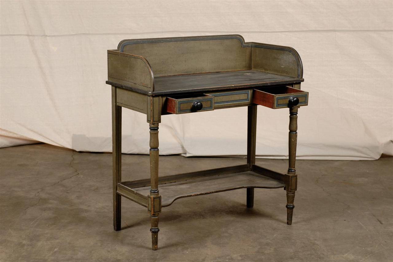 Early 19th Century Painted Wash Stand In Excellent Condition In Atlanta, GA