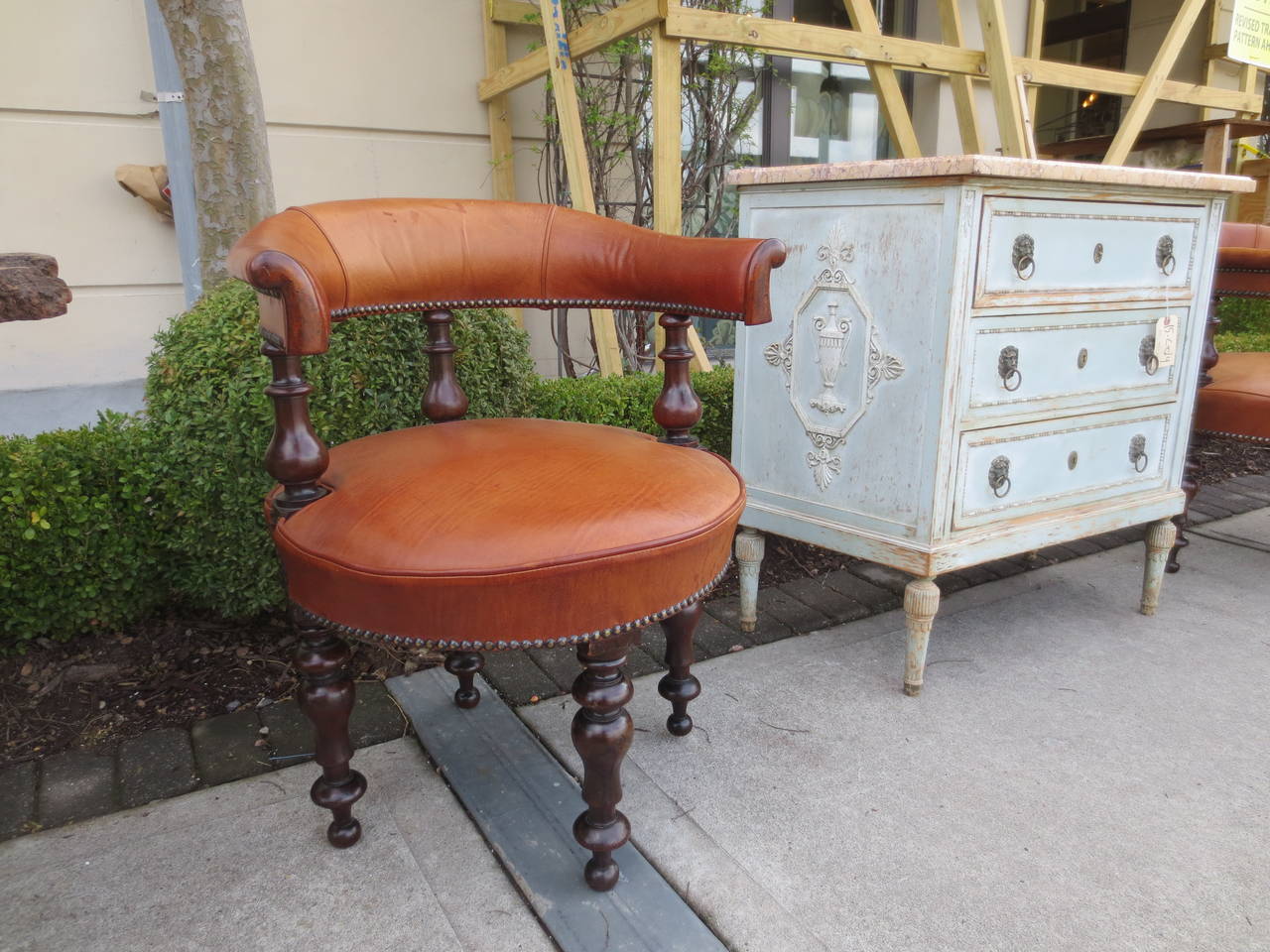 19th Century English Barrel Back Library Chairs in Old Leather In Excellent Condition In Atlanta, GA