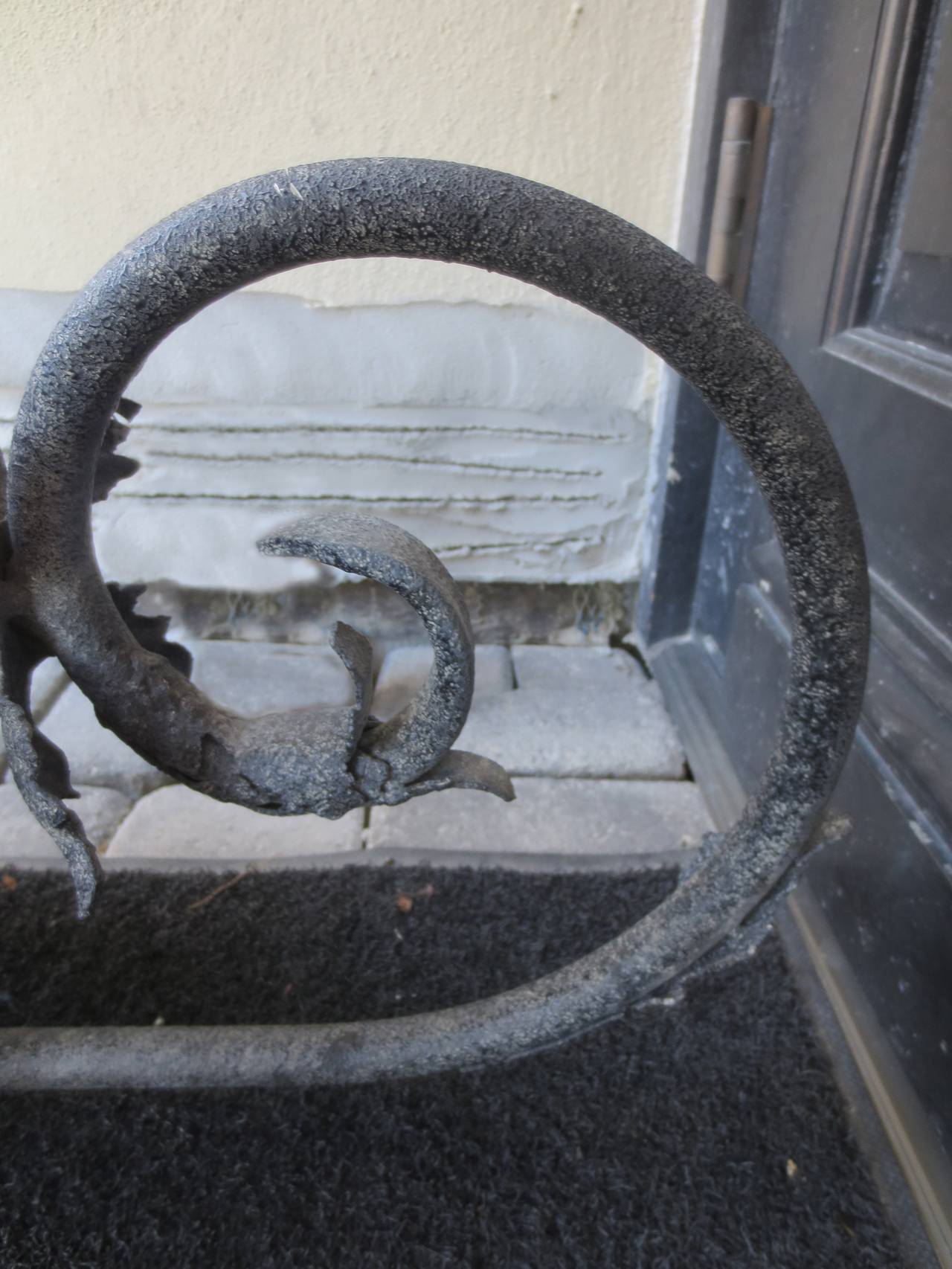 Pair of 20th Century Metal Wall-Mount Lanterns, Swag Detail 2