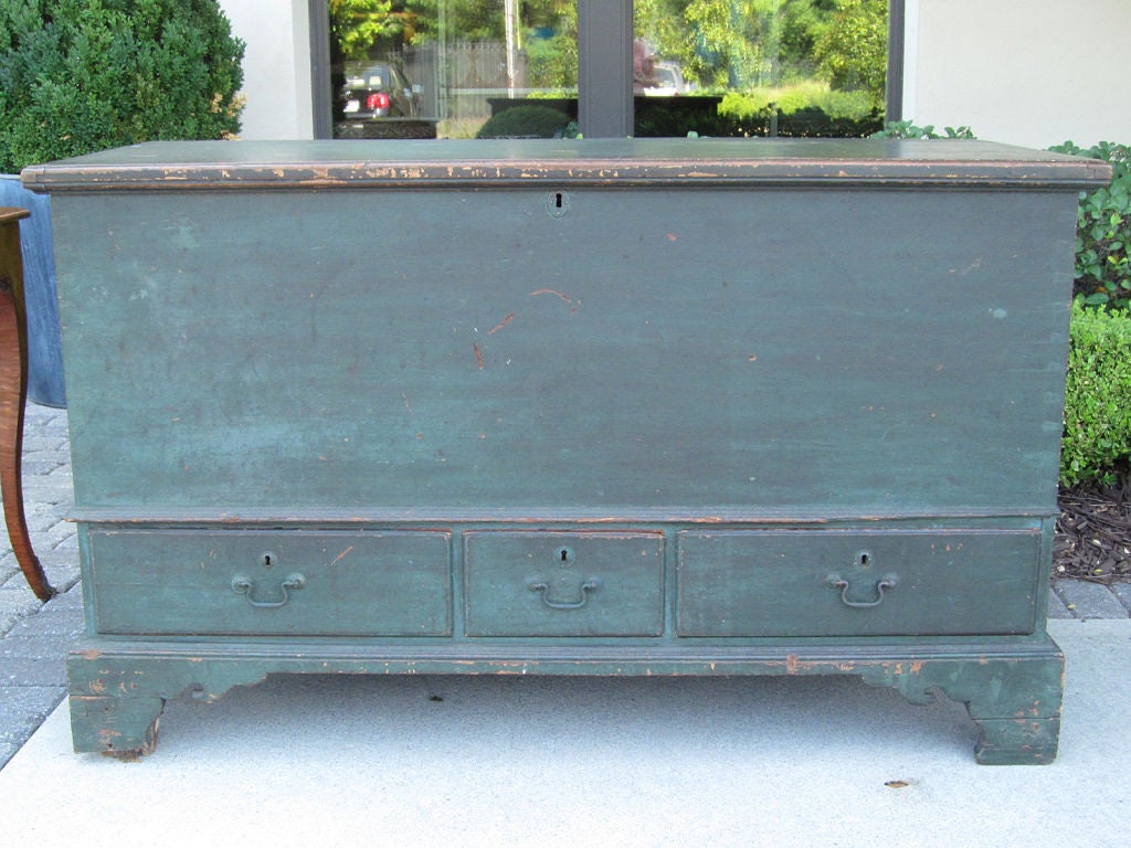 Late 18th century painted blanket chest, probably from Pennsylvania. Interior: 47.25