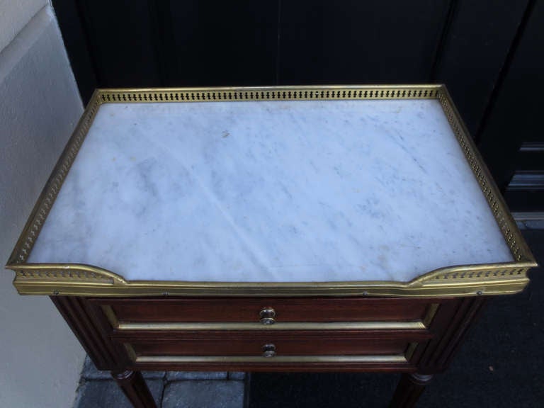 PAIR OF 20thC FRENCH MARBLE TOP BEDSIDE TABLES