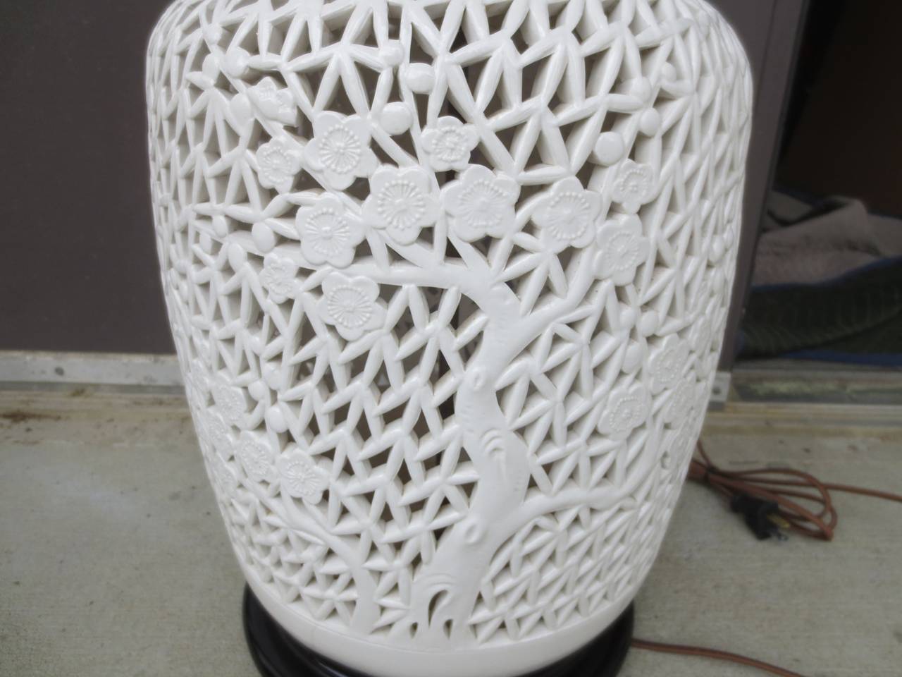 reticulated porcelain