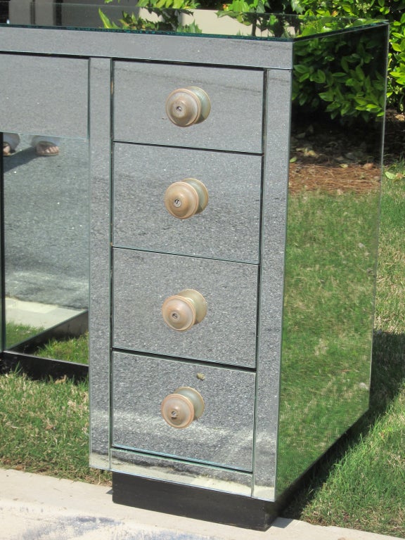 Mid C Mirrored Dressing Table With Large Knobs