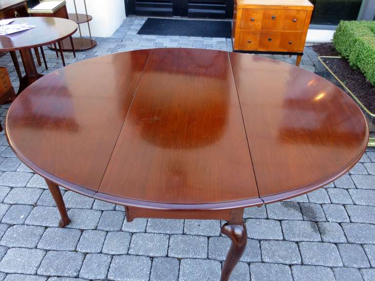 Late 18th-Early 19th Century Mahogany Drop Leaf Table For Sale 1