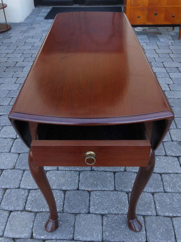 Late 18th-Early 19th Century Mahogany Drop Leaf Table For Sale 2