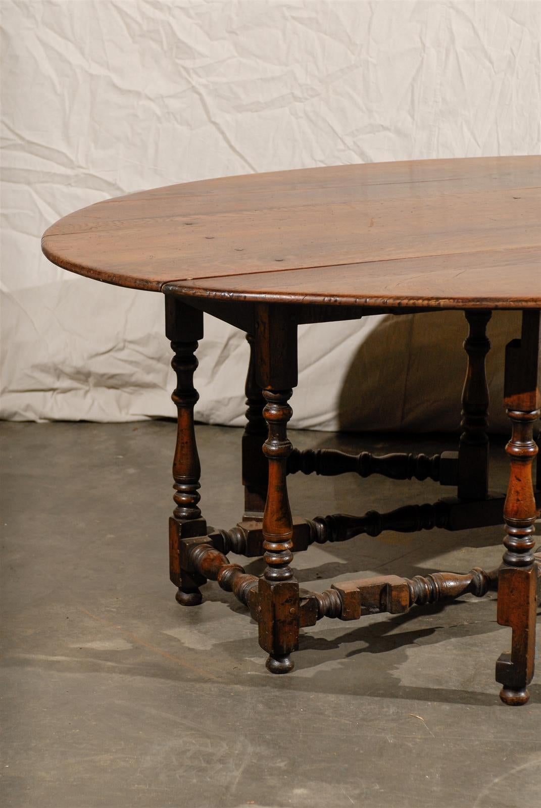 20th Century Large Old Gateleg Table In Excellent Condition In Atlanta, GA