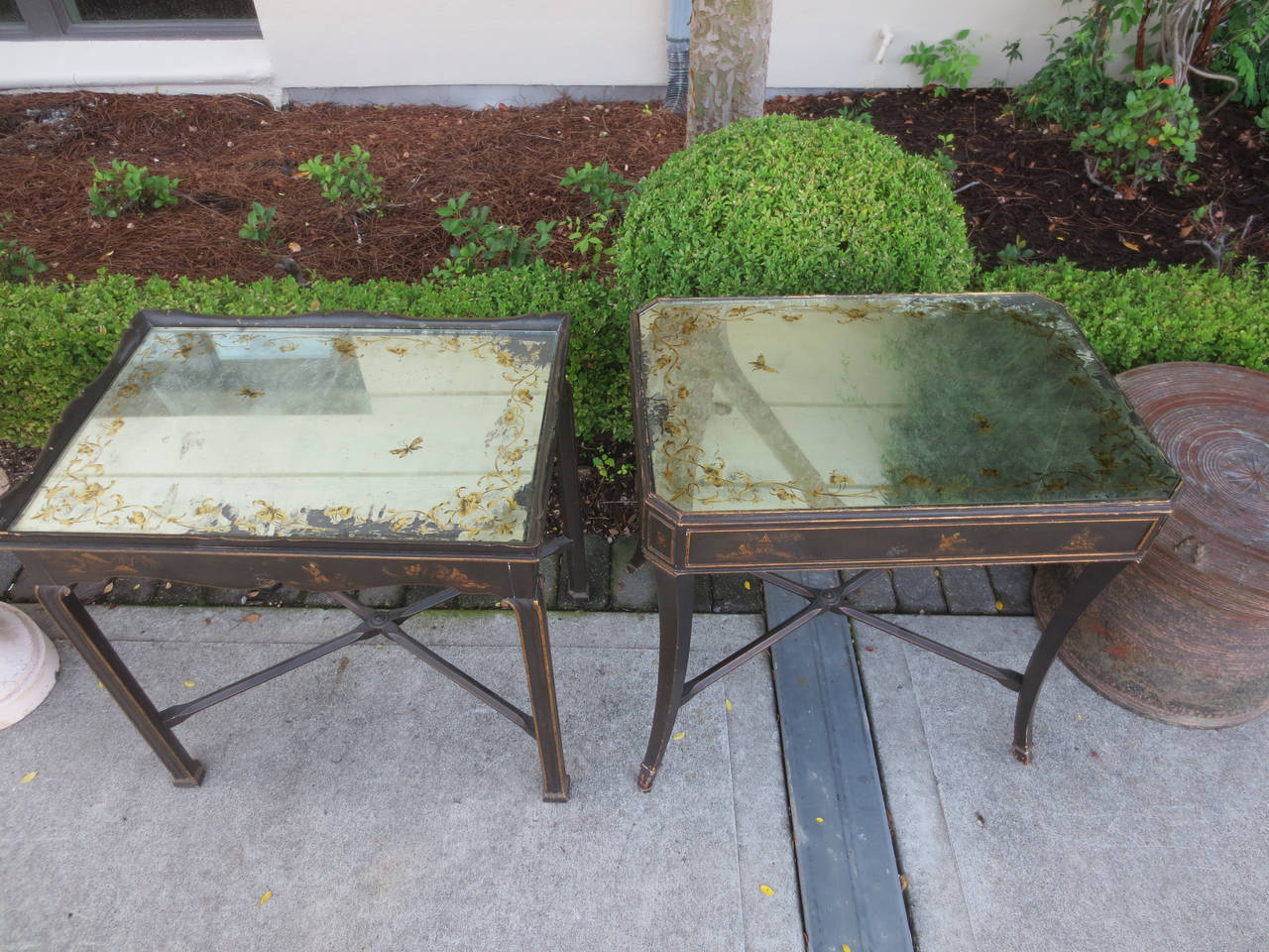 PAIR OF 20thC ENGLOMISE TOP CHINOISERIE SIDE TABLES In Excellent Condition In Atlanta, GA