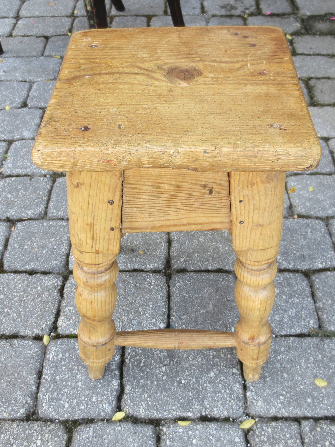 Pair of 19th Century Early English Pine Stools In Excellent Condition In Atlanta, GA