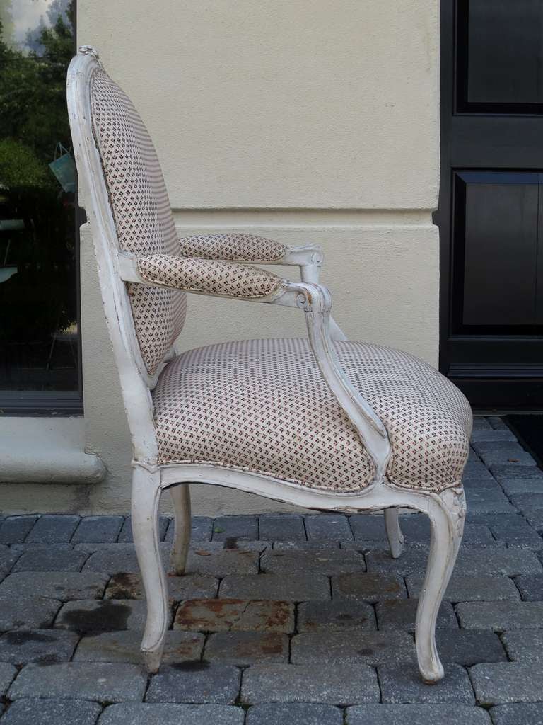 Pair of 19th Century Louis XV Painted Fauteuils a La Reine In Good Condition For Sale In Atlanta, GA