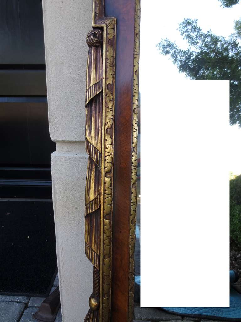 Early 20th Century Chippendale Style Walnut and Parcel Mirror In Good Condition In Atlanta, GA