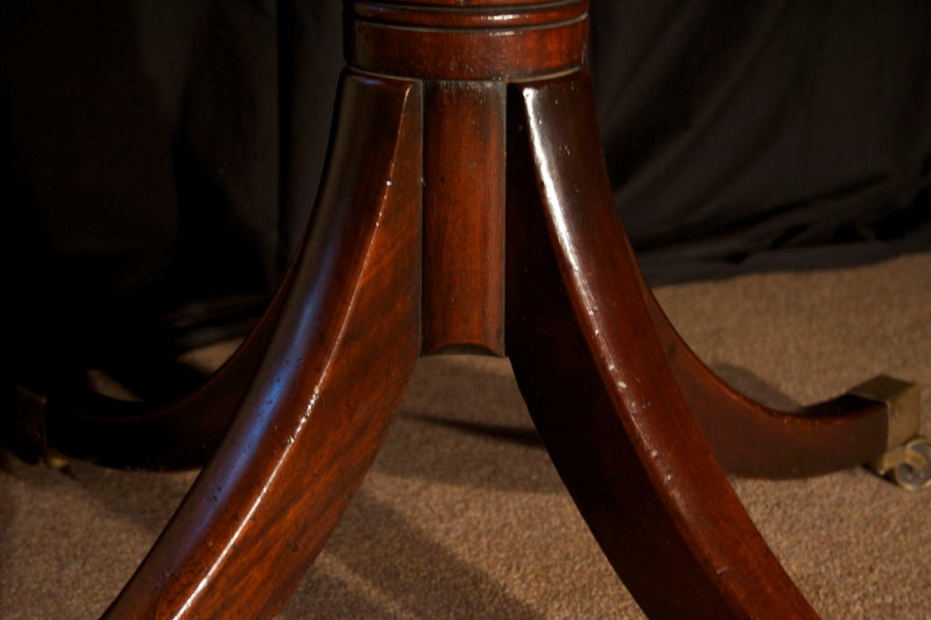 Refined George III Mahogany Two Pedestal Dining Table, circa 1800 In Excellent Condition In New York, NY