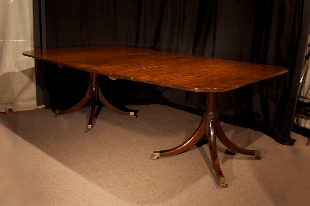 Refined George III Mahogany Two Pedestal Dining Table, circa 1800 1