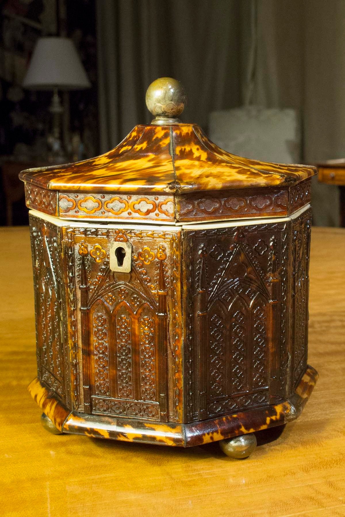 George III Pressed Tortoiseshell Tea Caddy with Brass Finial, circa 1820 For Sale