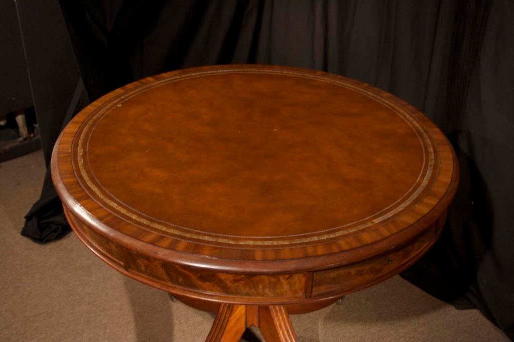 Classic Regency Mahogany Drum Table, English, circa 1815 In Excellent Condition For Sale In New York, NY