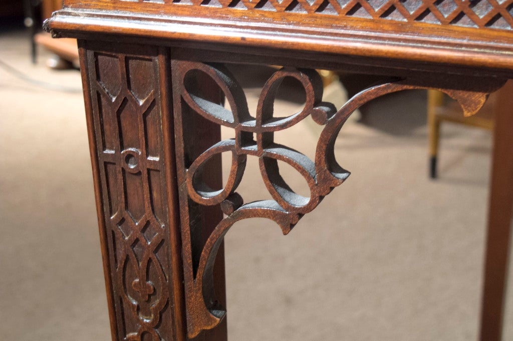 Classic George III Tea Table after Chippendale, English Mid-18th C In Good Condition In New York, NY