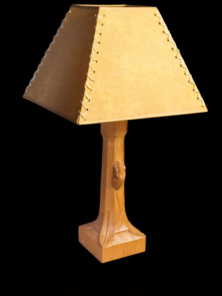 # A1040 - Lampe de table en chêne Robert 