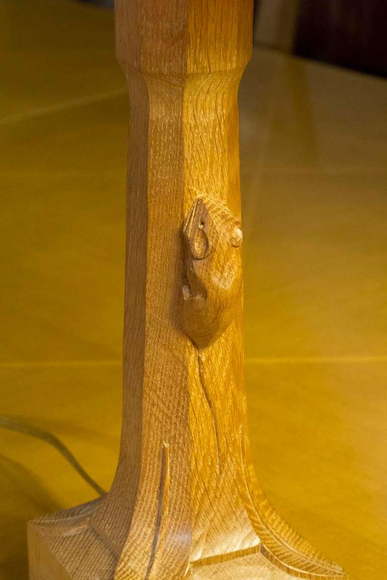 20ième siècle Lampe de table en chêne Robert 