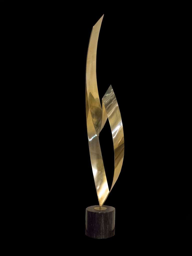 # A1042 - Large abstract sculpture by Curtis Jere. The brass upward twisting form resting on a round marble plinth  base.
Curtis Jere is a compound nom-de-plume of artists Curtis Freiler and Jerry Fels, the two founders who made and sold the pieces