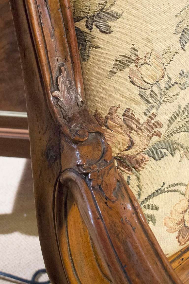 Fine Louis XV Walnut Fauteuil, circa 1755 In Good Condition For Sale In New York, NY