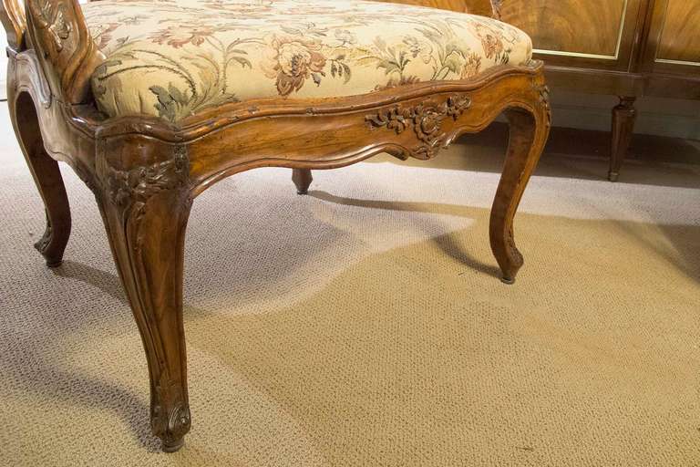 Fine Louis XV Walnut Fauteuil, circa 1755 For Sale 1