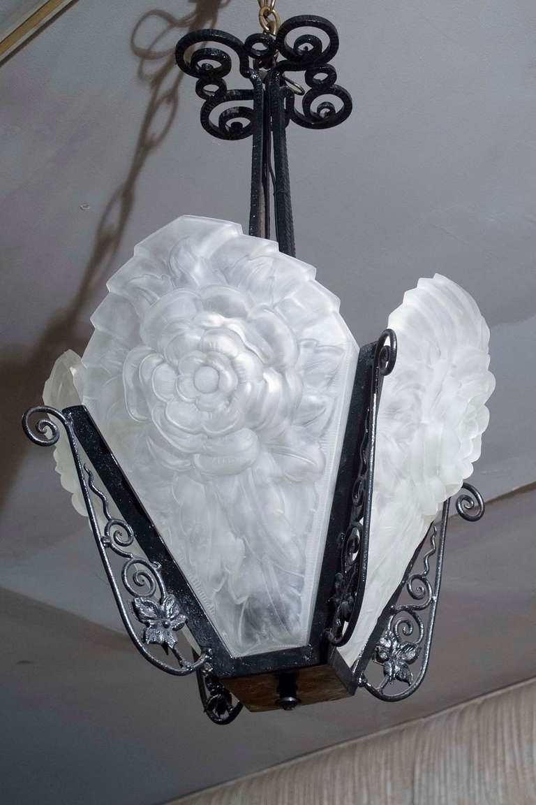 20th Century Art Deco Chandelier in the Style of Edgar Brandt and Lalique, circa 1930 For Sale