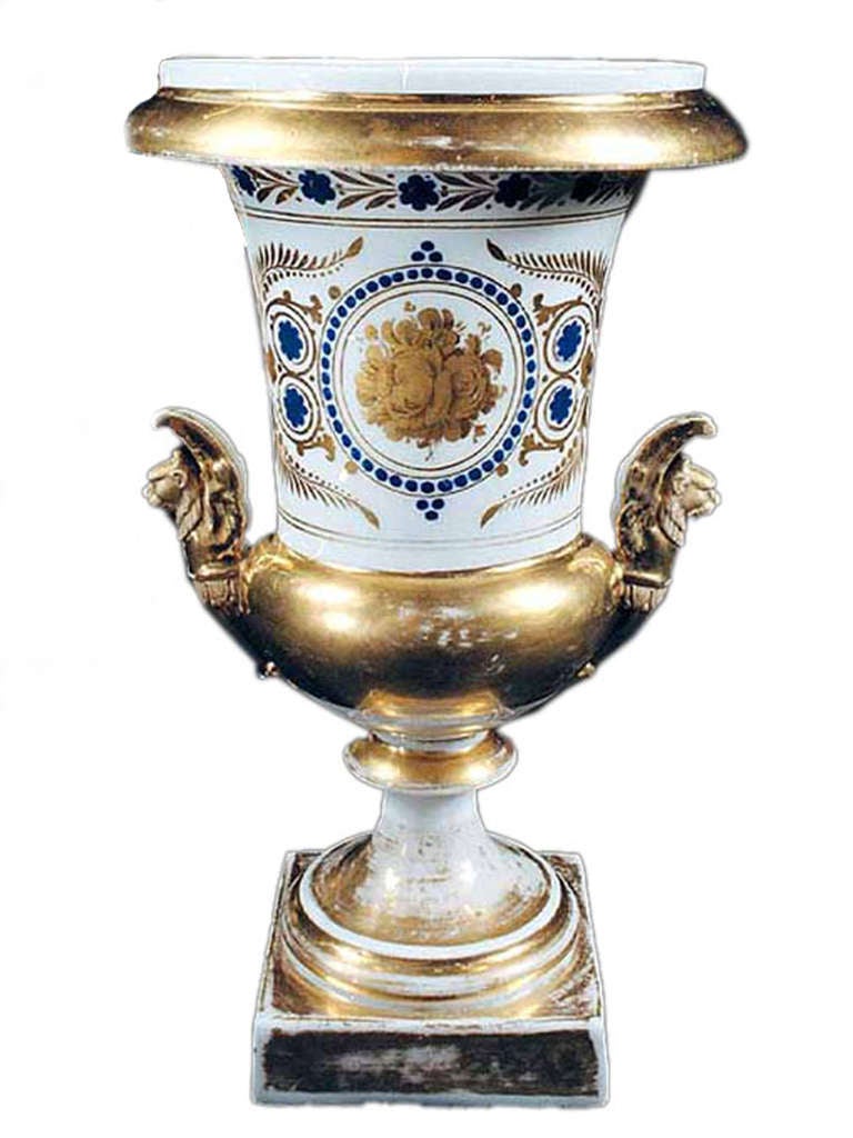 Refined Paris Porcelain Urn, Early 19th Century For Sale 2