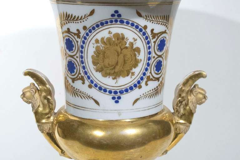 French Refined Paris Porcelain Urn, Early 19th Century For Sale