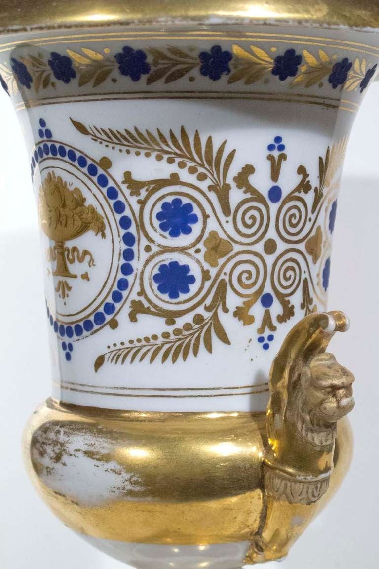 Refined Paris Porcelain Urn, Early 19th Century In Good Condition For Sale In New York, NY