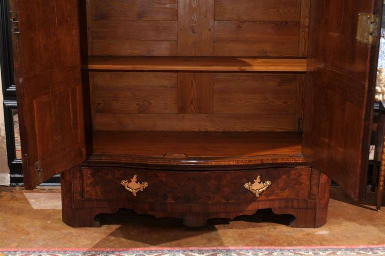 German Walnut Shrank In Excellent Condition For Sale In Chamblee, GA