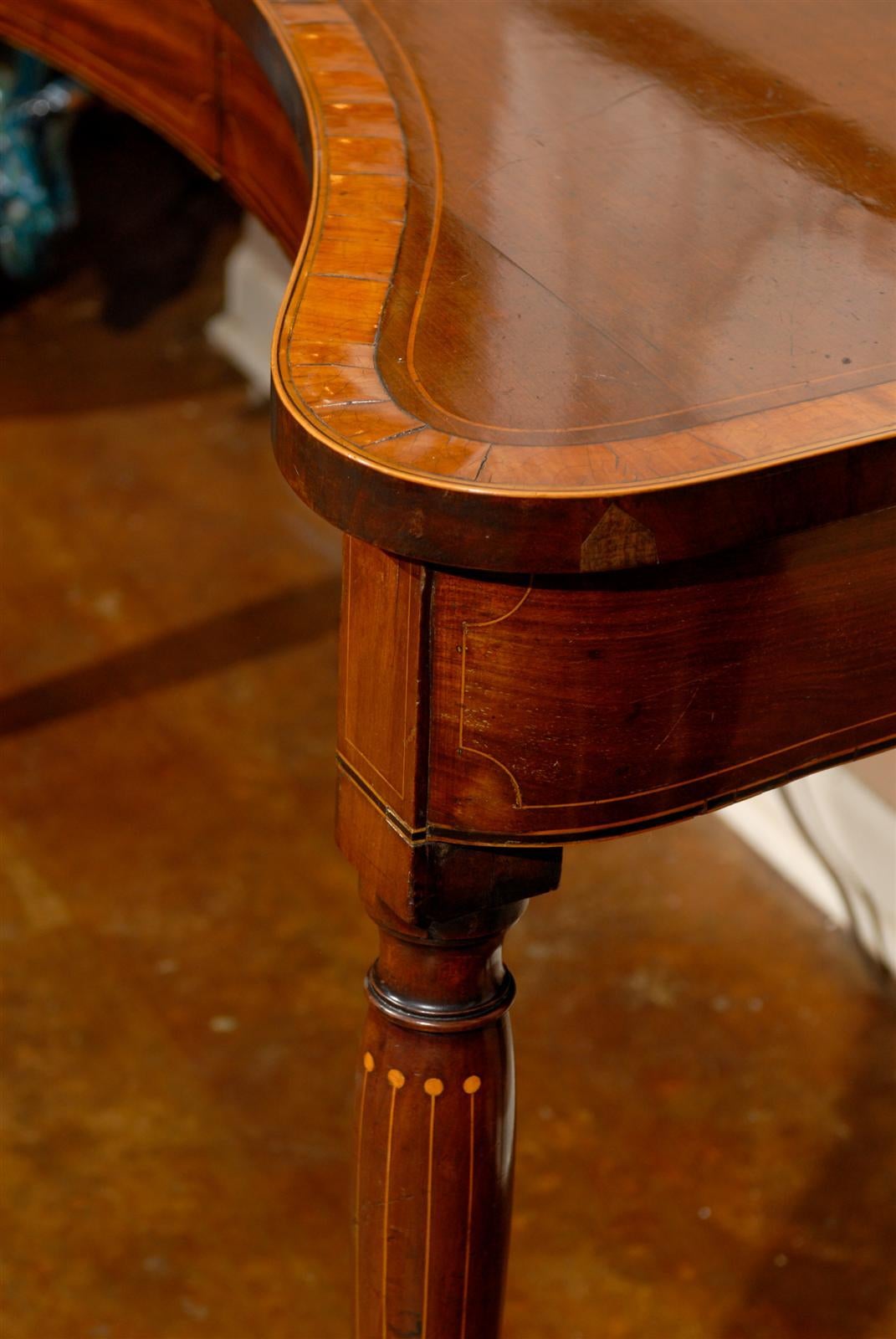 George III Inlaid Mahogany Kidney-Shaped Console Table In Excellent Condition In Chamblee, GA
