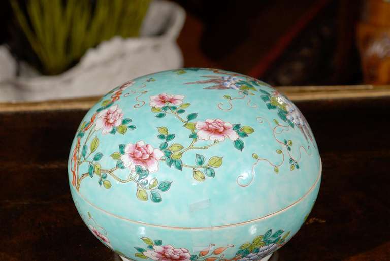 Qing Dynasty Turquoise Porcelain Two-Piece Covered Bowl In Excellent Condition In Chamblee, GA