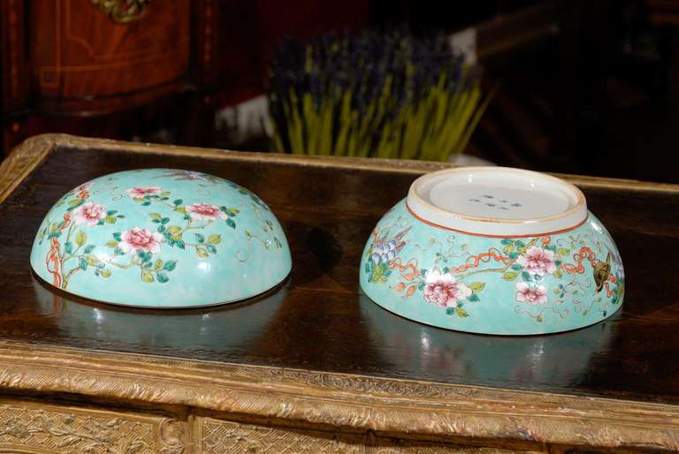 Qing Dynasty Turquoise Porcelain Two-Piece Covered Bowl 1
