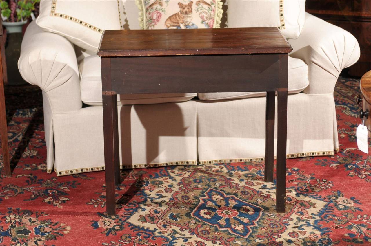 George III Mahogany Writing or Dressing Table In Excellent Condition In Chamblee, GA