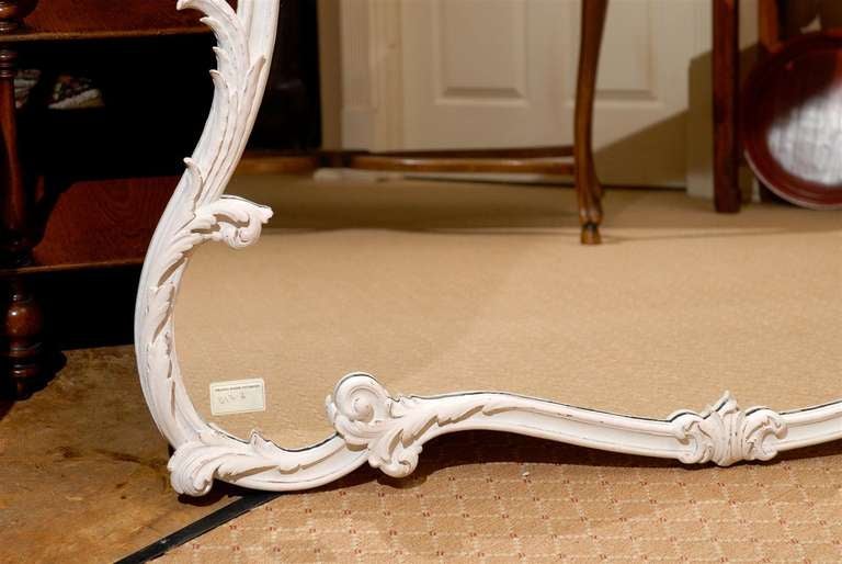 White Over Mantle Mirror In Excellent Condition In Chamblee, GA