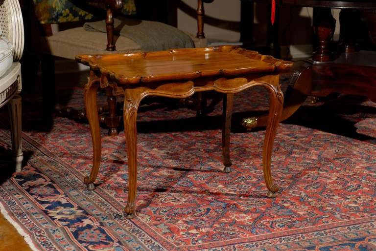 Italian Louis XV style tea table made of walnut.