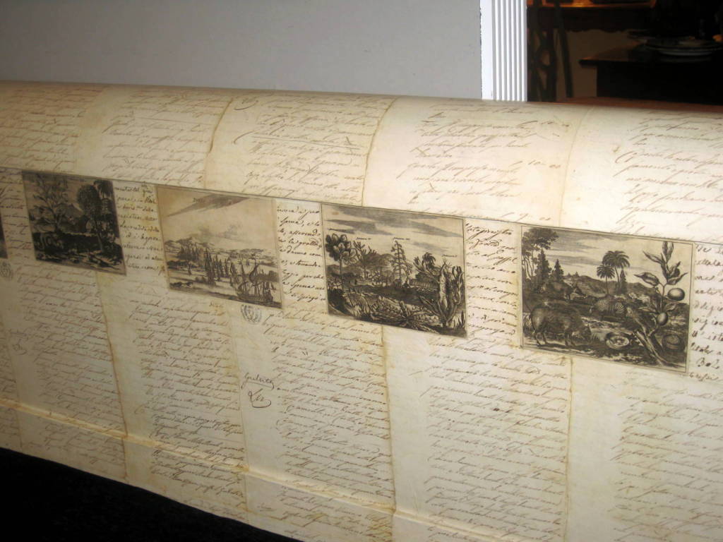 American Sleighbed Covered In 17th And 18th C.Manuscripts In Good Condition For Sale In Stamford, CT
