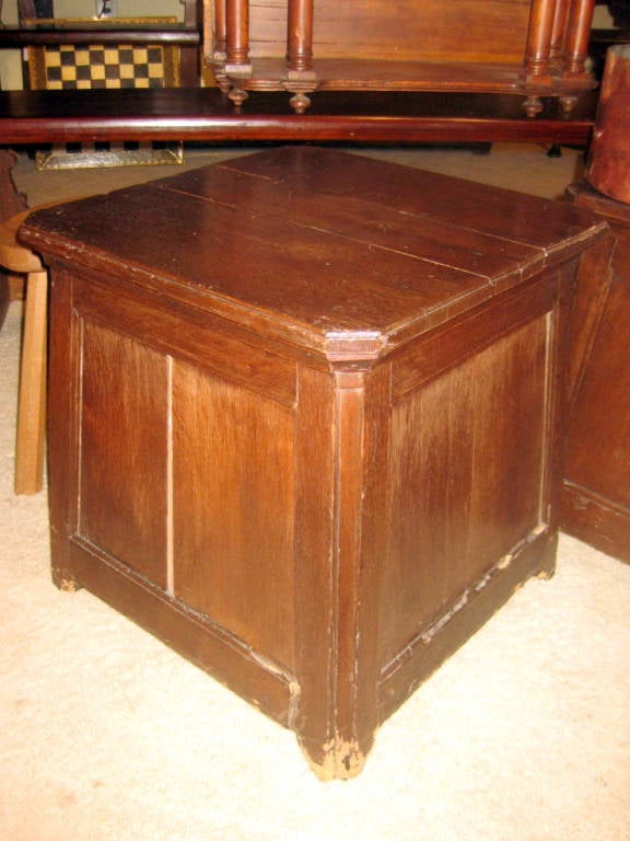 Pair Of Oak Low Pedestals In Good Condition For Sale In Stamford, CT