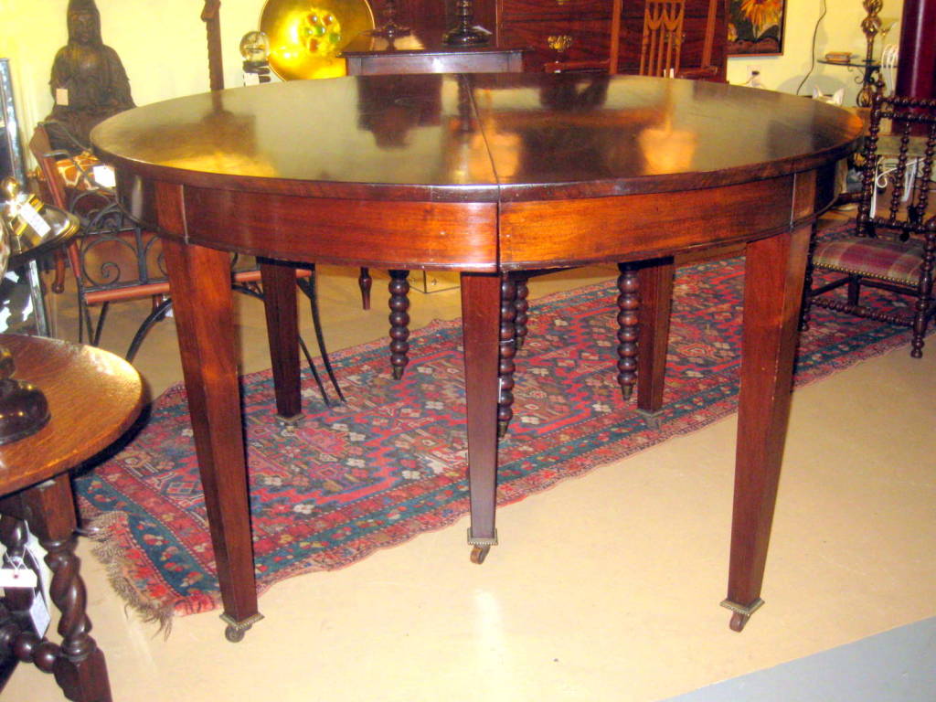 Regency Style English Mahogany Extendable Dining Table