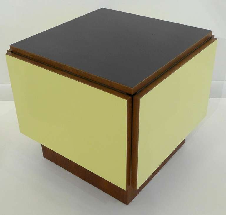 Walnut cube with folding side panels designed and made by Vladimir Kagan, circa 1960s. Expands to 42