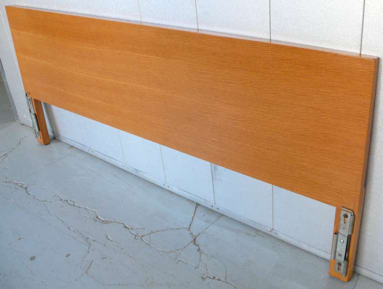 King-sized headboard in combed-grain oak designed by George Nelson and produced by Herman Miller, 1950's.  WIth fittings for a universal frame.