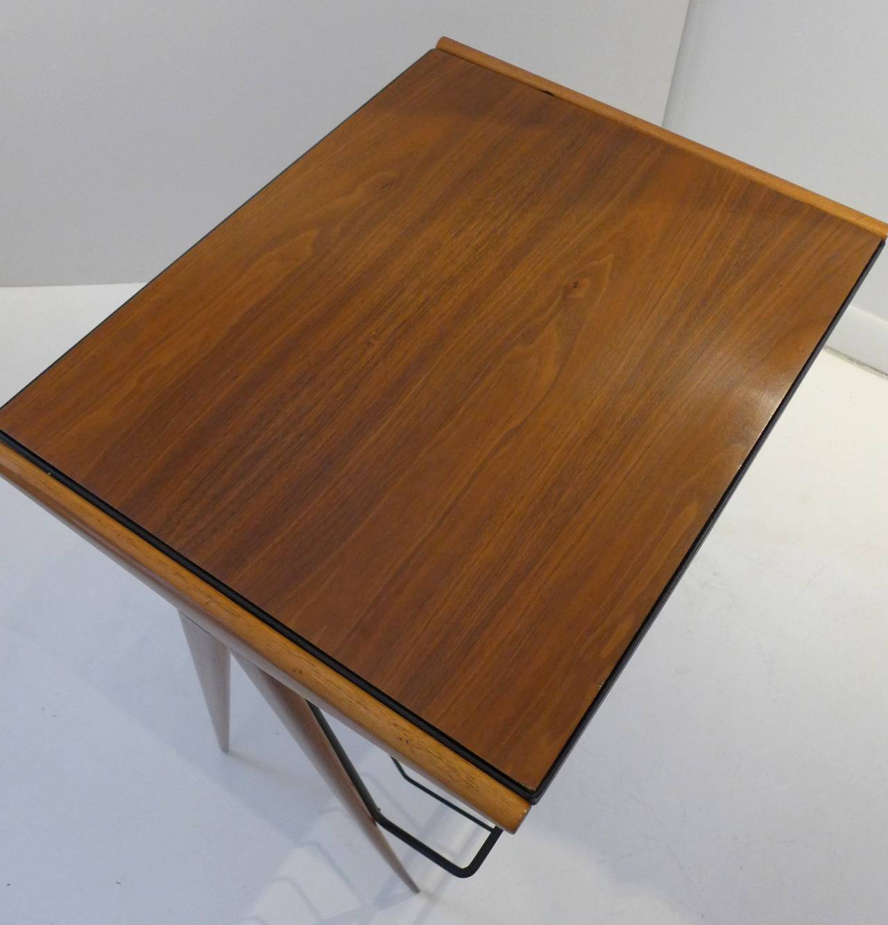 Arthur Umanoff Side Table with Magazine Rack  In Excellent Condition In New York, NY